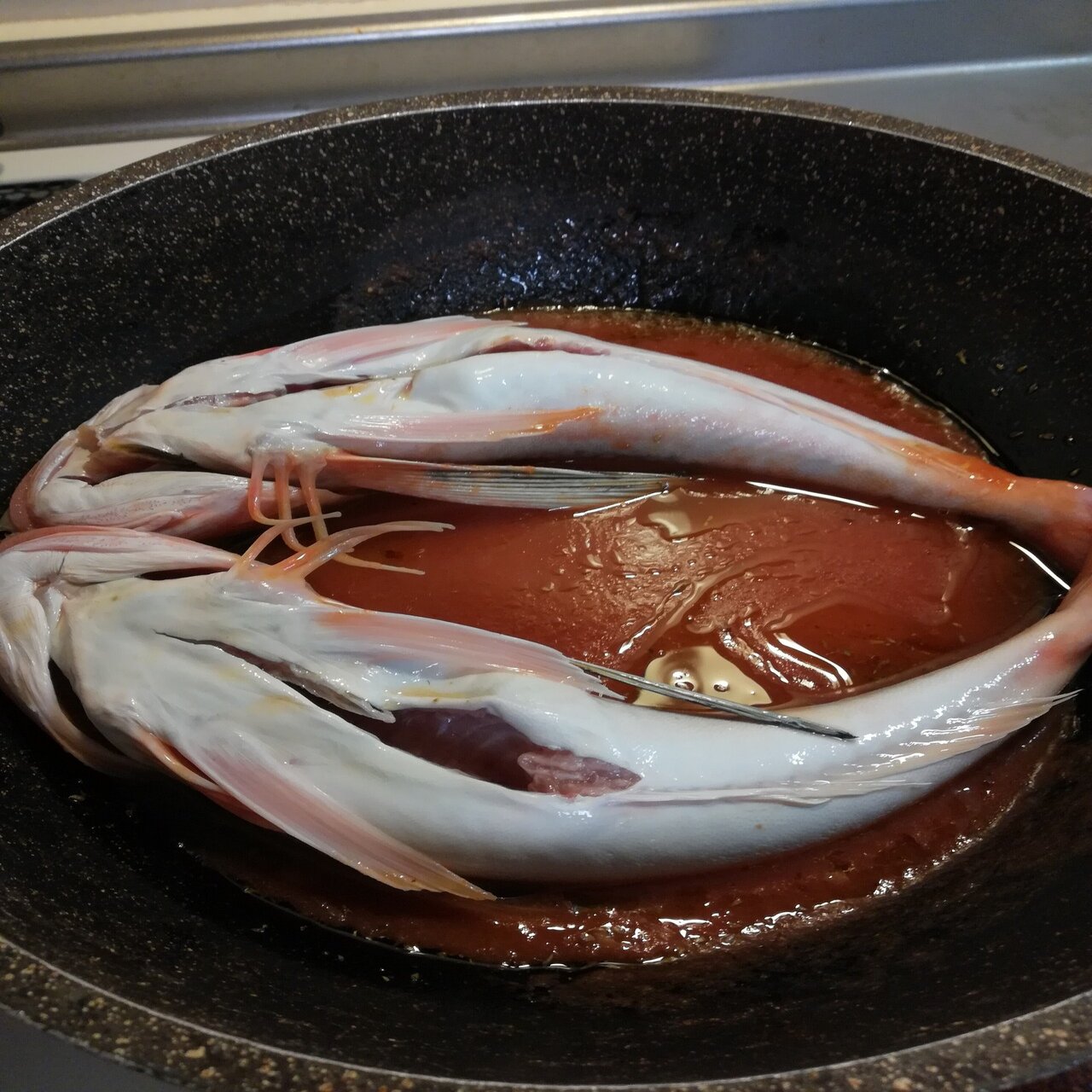 夫の料理 18 豪快に丸ごといただく ホウボウのトマトソーススパゲッティ ゆきの 日々のごはんと走ること Note