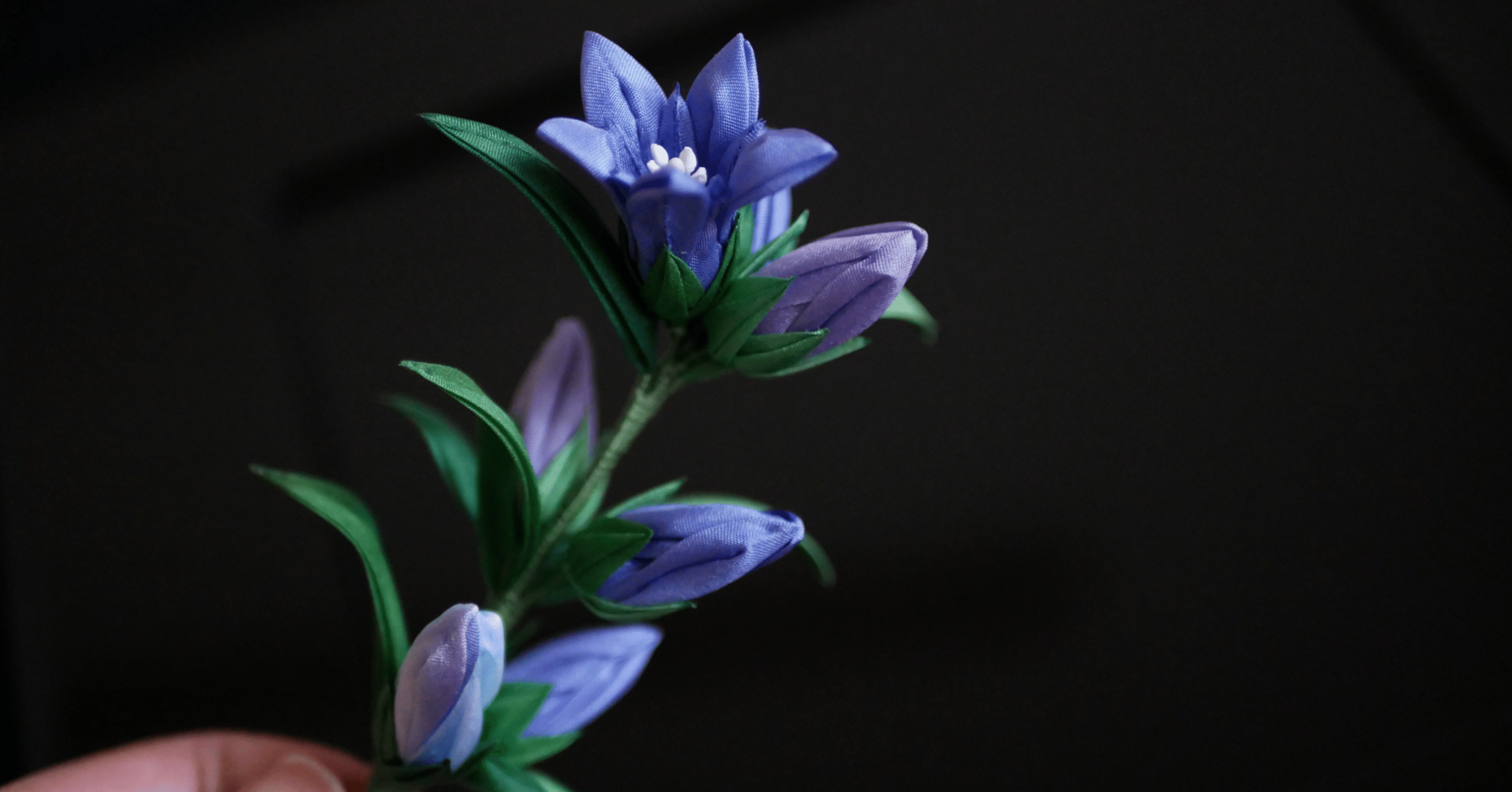 ちょっとしたコツで 誰でもリアルに作れるつまみ細工の リンドウ 蒼菊 つまみ細工作家 Note