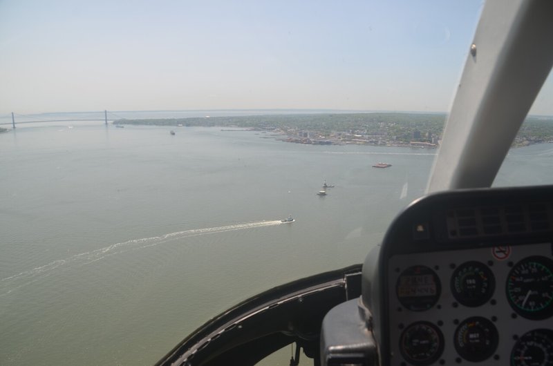 ヘリコプターから見たアッパー湾