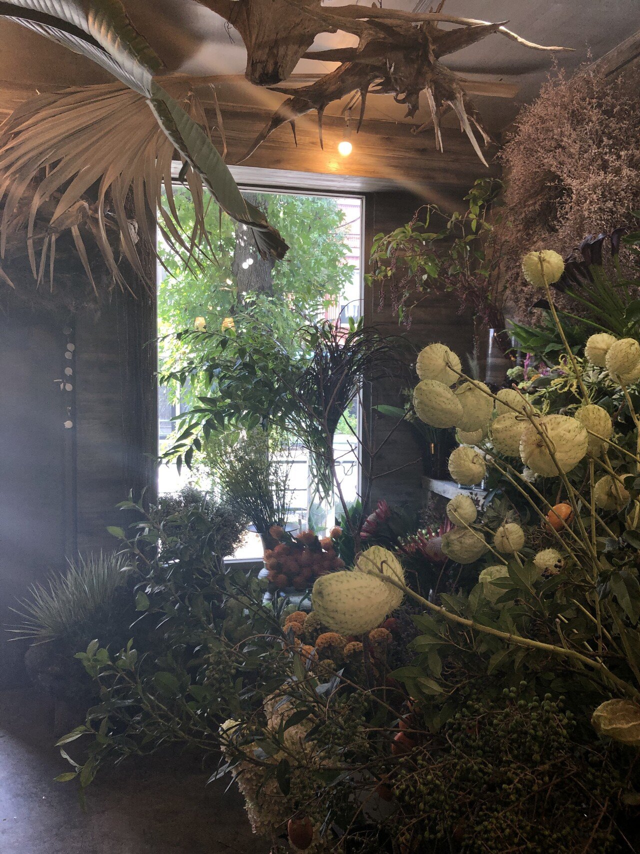 駒沢通り 中目黒 祐天寺 花屋 Chibi と Rele のレザーアイテム 8 Hachi Note 駒沢通り 中目黒 祐天寺 花屋 Chibi と Rele のレザーアイテム 8 Hachi Note