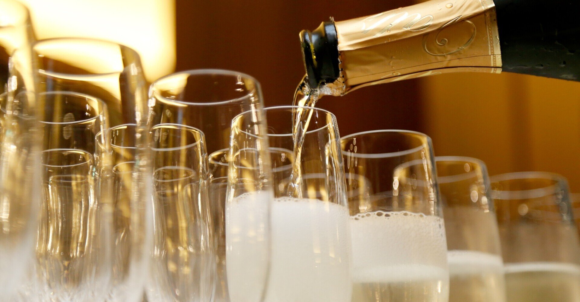 イタリア人の彼女とデート 乾杯はシャンパンとスプマンテ どっちが正解 Bicerin Note イタリア人の彼女とデート 乾杯はシャンパンとスプマンテ どっちが正解 Bicerin Note