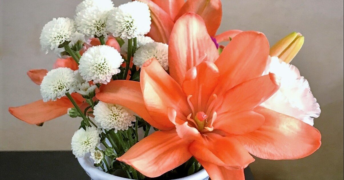 💐おうち活け花 ～八重オレンジの百合（タイニーダブルユー）｜悠冴紀