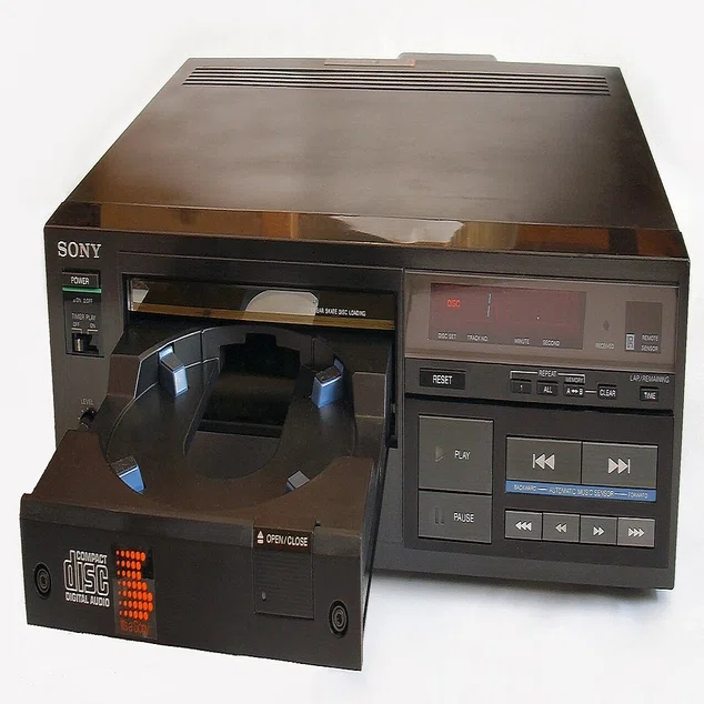 1982年10月1日】ソニーが世界初のCDプレーヤーを発売｜マサ | 洋楽情報