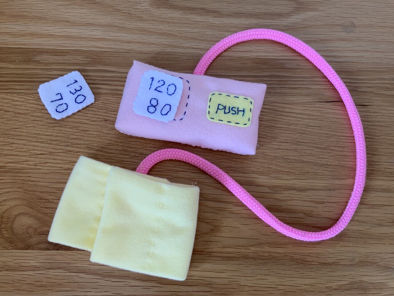 布おもちゃのお医者さんセットはこんなおもちゃです きょうりゅうのたまご Note 布おもちゃのお医者さんセットはこんなおもちゃです きょうりゅうのたまご Note