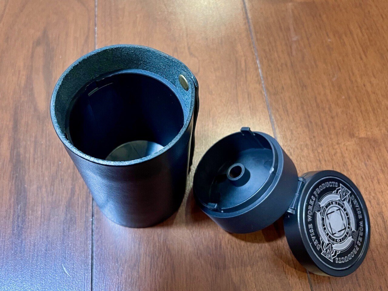 イカした車内用灰皿!デバイスワークス「ZALAHAI」|NEO TOKYO TV イカした車内用灰皿!デバイスワークス「ZALAHAI」|NEO TOKYO TV