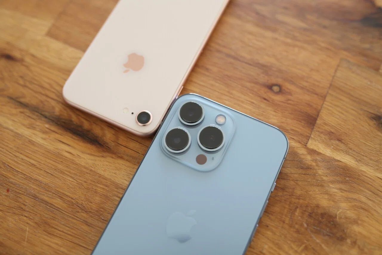 iPhone13proから、iPhone8に戻した理由｜ウエマツチヱ | フランス生活