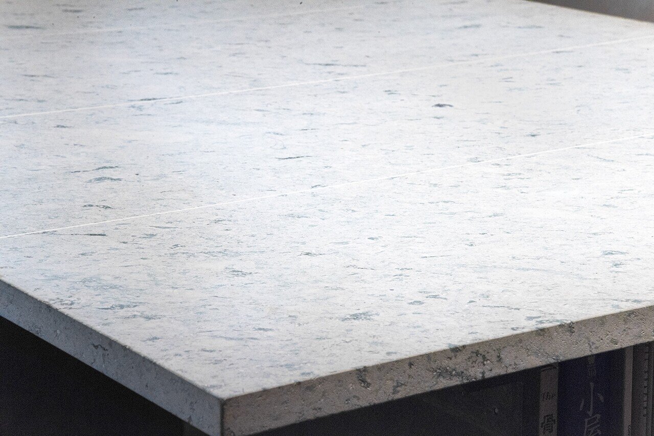 十和田石のデスク 小沢敦志 Note