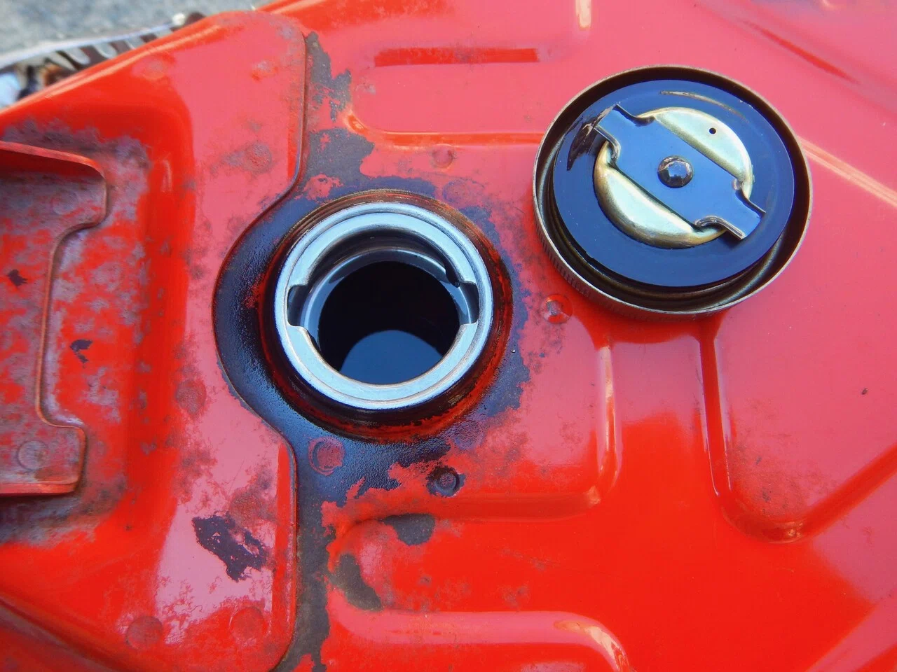 ハンターカブ（CT110）のガソリンタンクキャップを純正じゃないのに