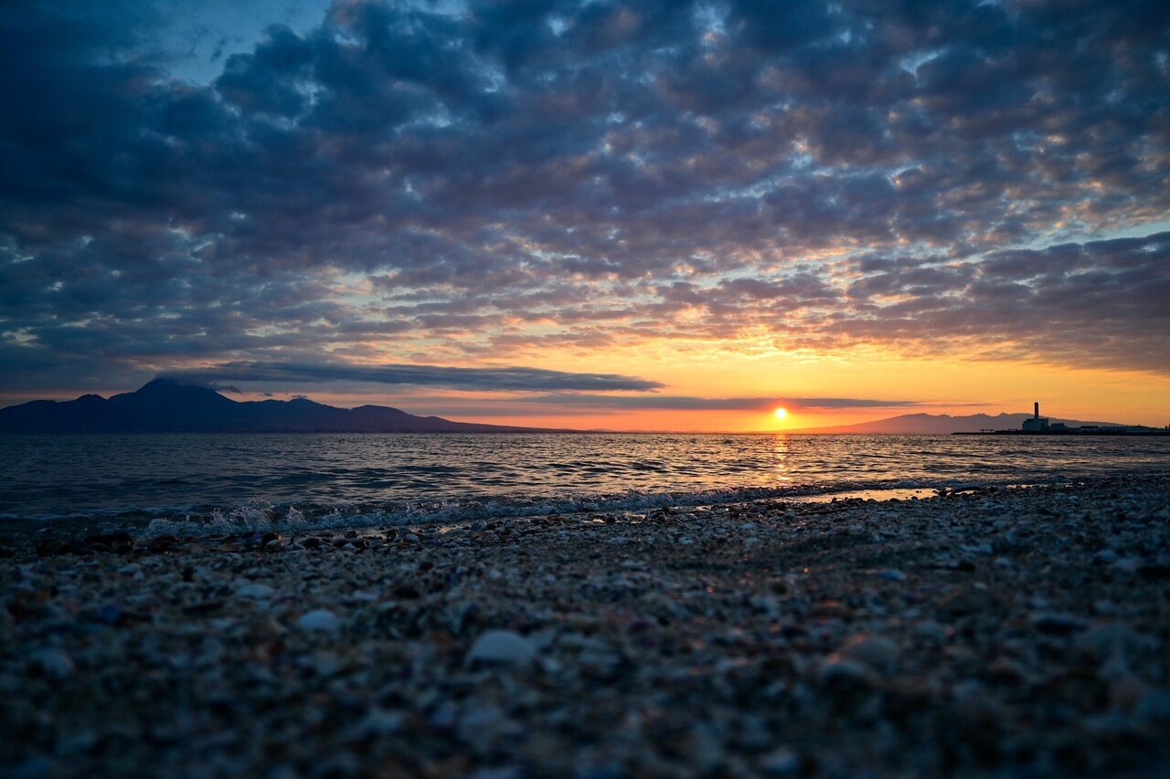 有明海の夕日と波音～癒しの海岸「鍋松原海岸」日没までの30分
