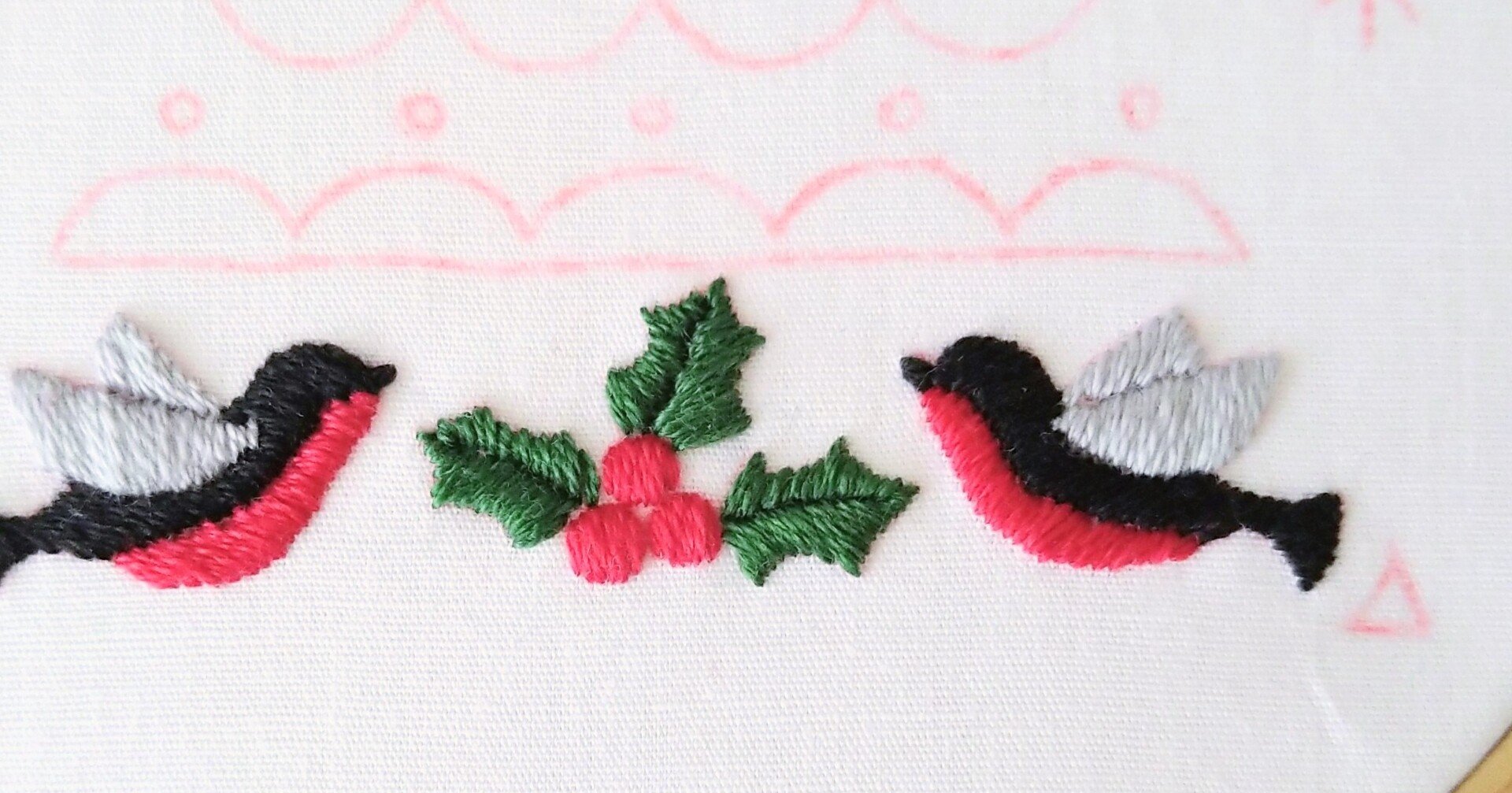 クリスマスツリーの刺繍枠キットを作ろう🎄 ステップ8 〜ヒイラギの葉 