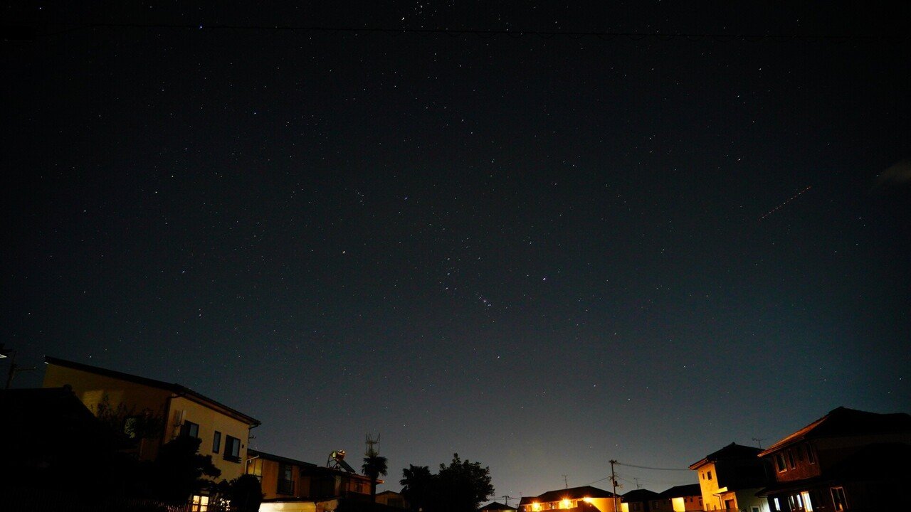 眠れない夜 住宅街でも意外とキレイな星空 撮った写真のうまいへたは見る人次第 うまいに越したことはないけど意外にキレイな星空に心が動いたってことが大事 キレイな夜空をありがとう 頑張って寝ます ご近所カメラマン ツッシー Note