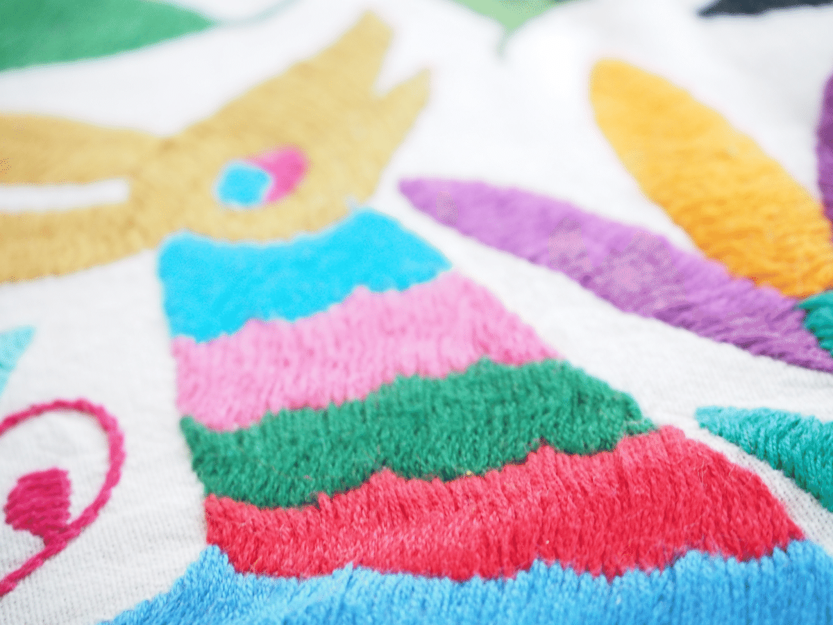 メキシコの手作りテナンゴ刺繍タペストリー