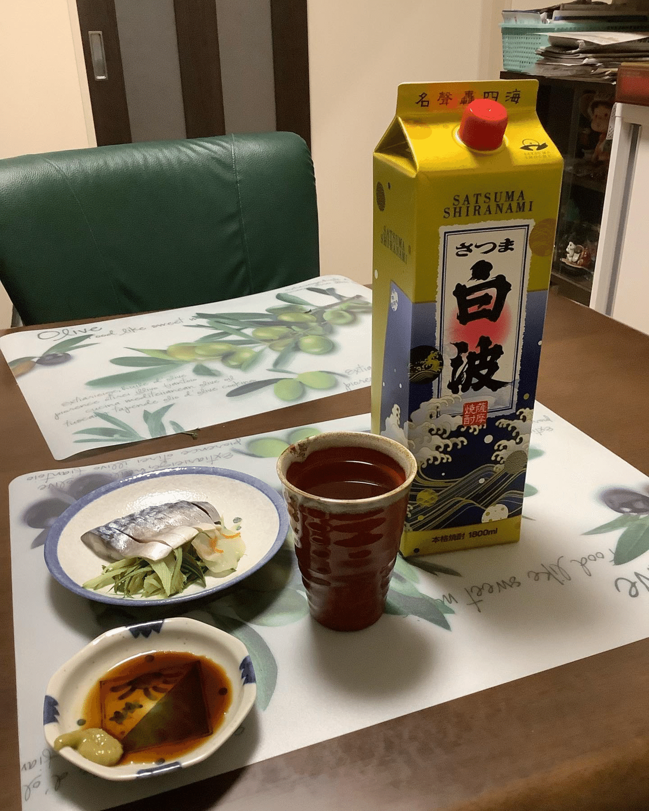 しめ鯖に さつま白波 のお湯割り合い ますね そのあと写真にしなかったのですがナッツとカマンベールチーズを堪能したあと締めにクリームシチューで ユーラス Note