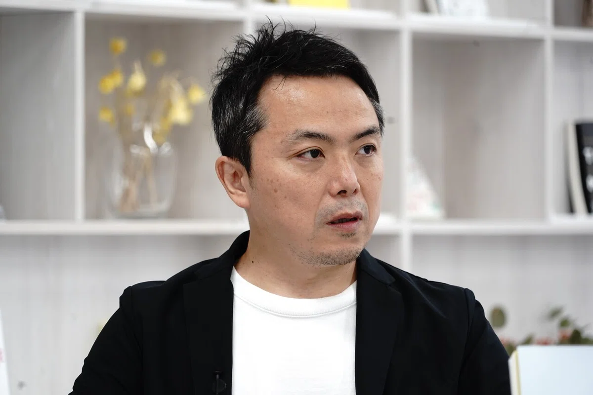 談笑する古賀さん1