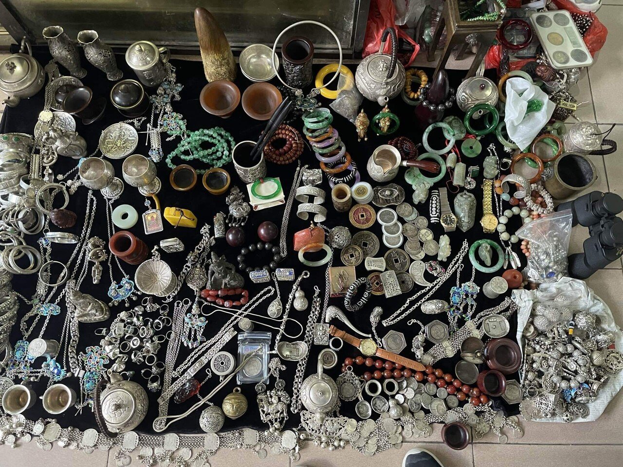 昆明で骨董品市へ行った｜烏丸