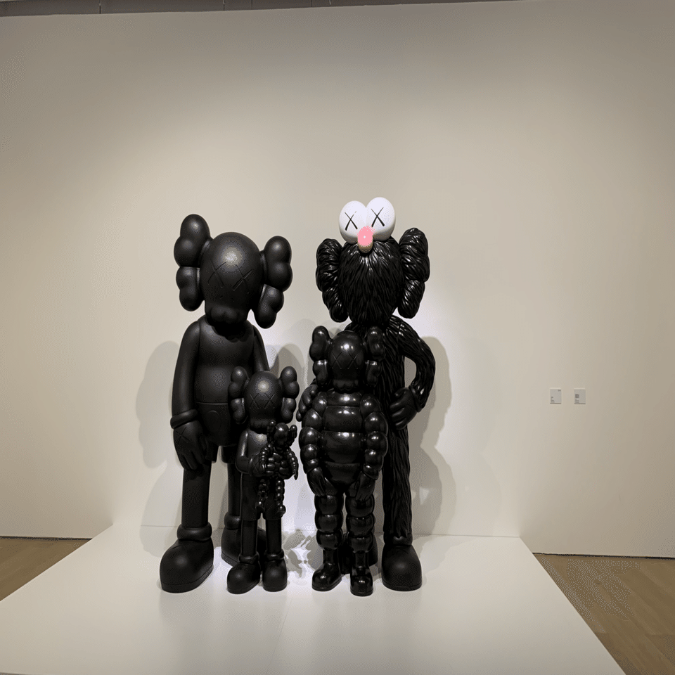 KAWS ストリートアート ダンスキャラクター KAWS国内初の大規模個展：「KAWS TOKYO FIRST」が森アーツ