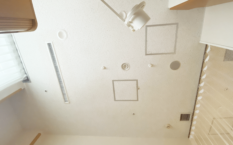 個室の天井