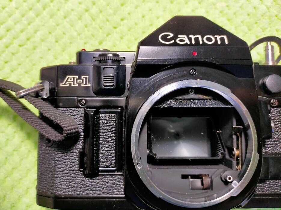 Canon A-1の分解｜フィルムカメラ修理のアクアカメラ