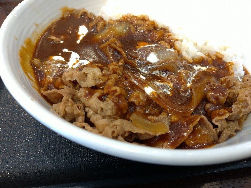 吉野家 肉だく牛ハヤシライス を食べた感想やカロリー等の栄養成分のまとめレビュー トマト系ソースで酸味とコクがあるルー で 牛肉と玉ねぎ そして上からかかっているフレッシュミルクで爽やかな甘みも感じられる まるぞう Note 吉野家 肉だく牛ハヤシライス を食べた感想やカロリー等の栄養成分のまとめレビュー トマト系ソースで酸味とコクがあるルー で 牛肉と玉ねぎ そして上からかかっているフレッシュミルクで爽やかな甘みも感じられる まるぞう Note