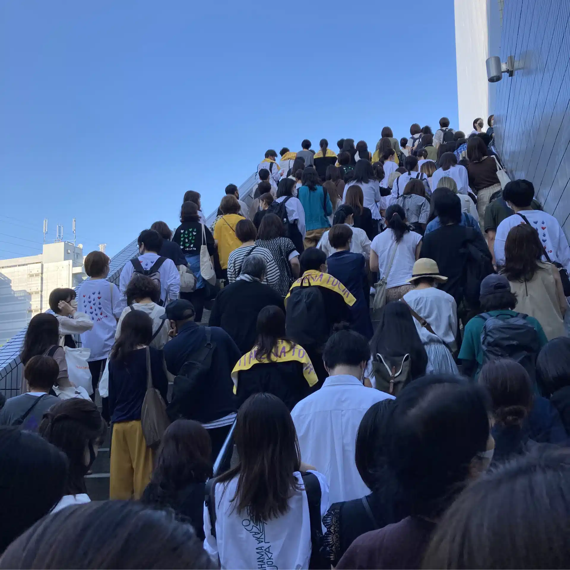 名乗るほどのものでもある