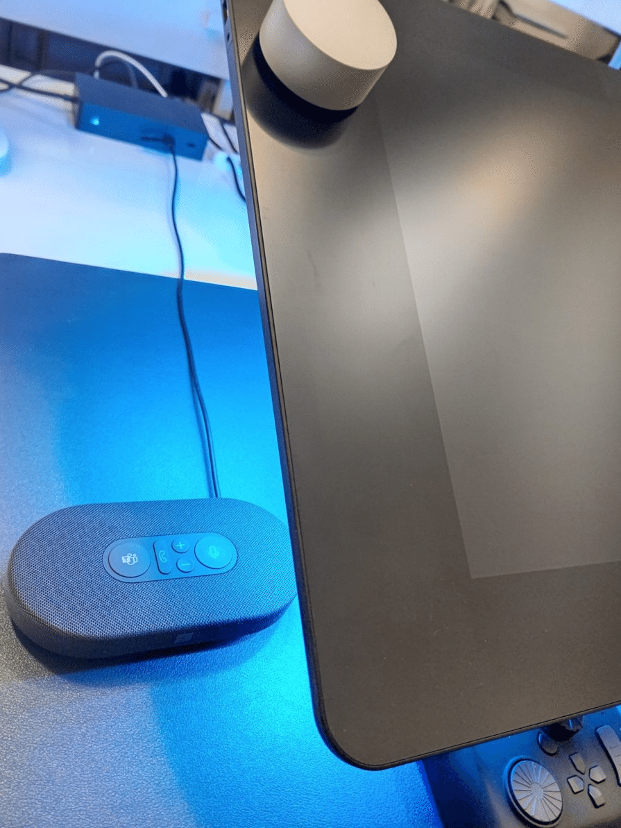 Microsoft モダン USB-C スピーカー使ってみました|ディーン・ロウ Microsoft モダン USB-C スピーカー使ってみました|ディーン・ロウ