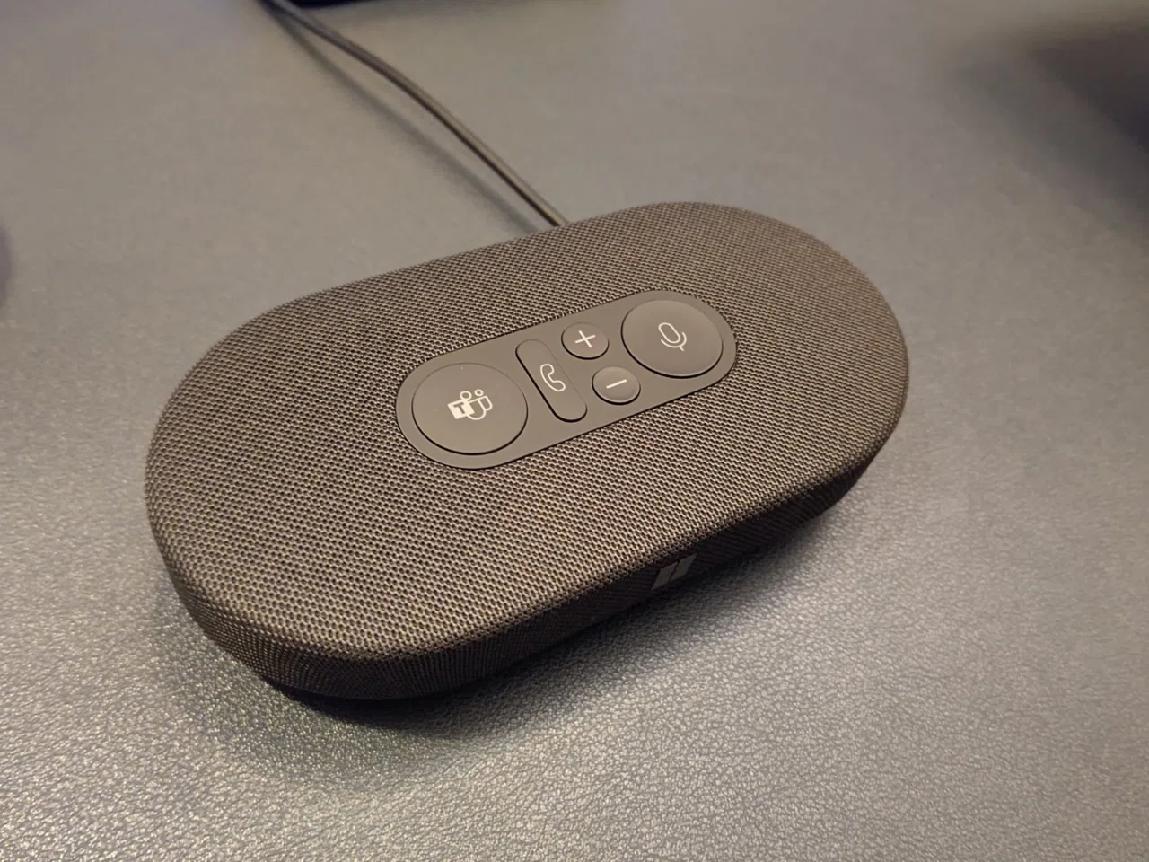 Microsoft モダン USB-C スピーカー使ってみました|ディーン・ロウ Microsoft モダン USB-C スピーカー使ってみました|ディーン・ロウ