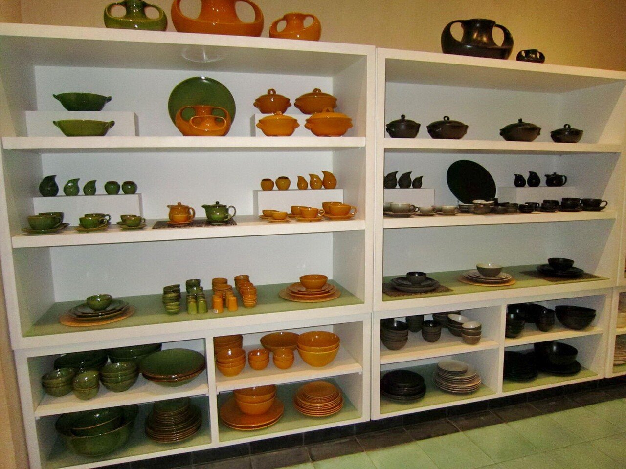 世界中から愛される、バリ島産の食器・陶器のブランド【ジェンガラ