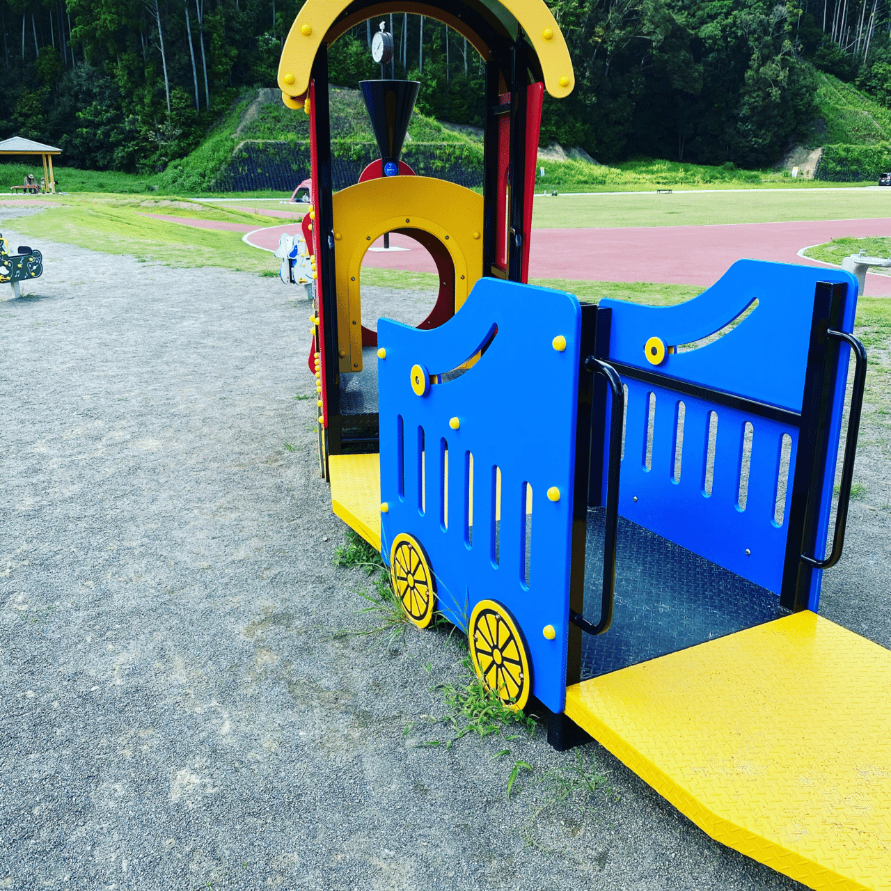 本日の公園遊具は汽車の遊具 公園でしたたまに見かける汽車の遊具も色んなデザインがあって可愛いです 新しく作られていく公園の遊具は昔よりもデザインが凝っていて遊んでいる子どもたちも楽しそうで何よりです Jiro Enjoy Park Note