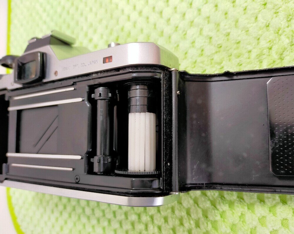 Pentax MEの分解｜フィルムカメラ修理のアクアカメラ