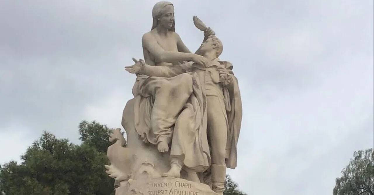 ギリシャ独立戦争の英雄バイロンの彫刻像｜ギリシャをペリパトス