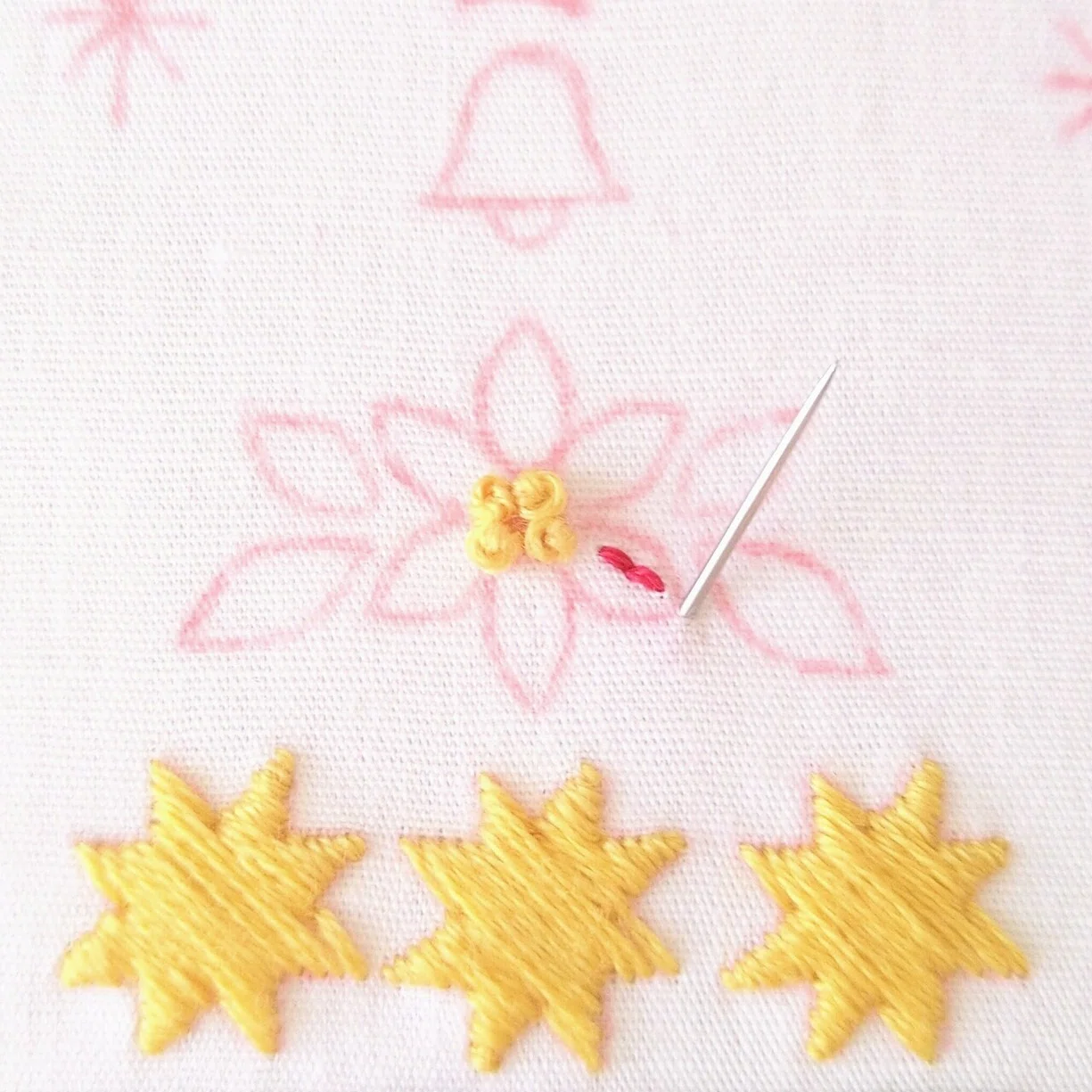クリスマスツリーの刺繍枠キットを作ろう? ステップ16 〜ポインセチア 