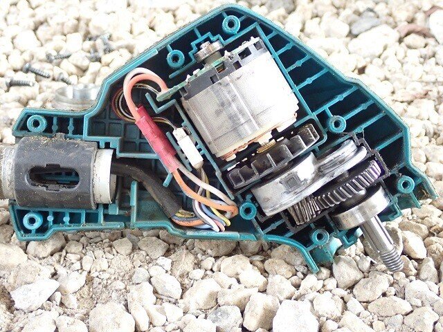 マキタの電動草刈り機を分解してみた くりばた Note