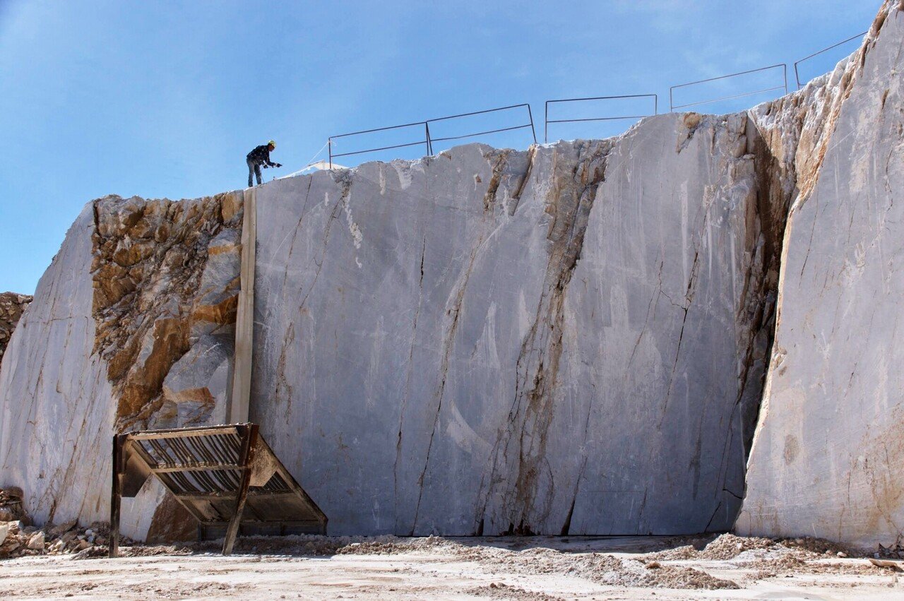 カッラーラ山は、宝の山よ。｜イタリアのモノづくり | ようこ