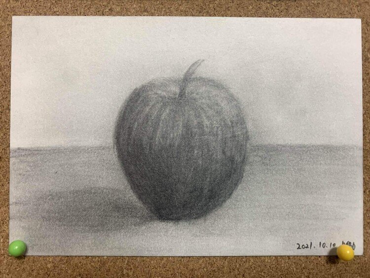 思いたって、久しぶりに描いたりんごです。