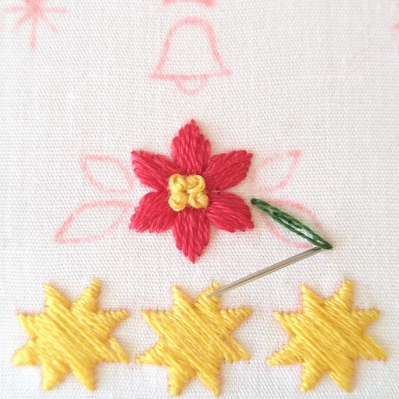 クリスマスツリーの刺繍枠キットを作ろう? ステップ17 〜ポインセチア 