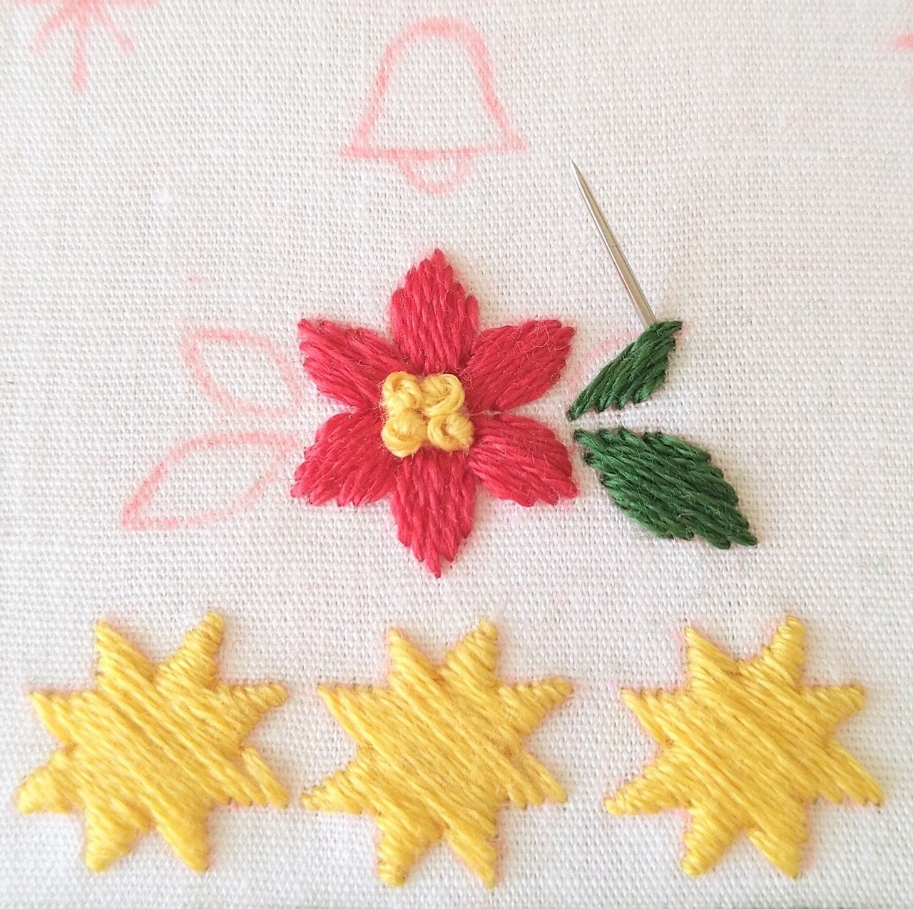 カスミソウ刺繍トップス　プリスティン 2色の刺繍糸で楽しむ花と蝶の刺繍図案* ステップ3 〜花の刺繍