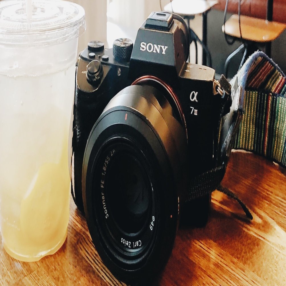 フルサイズSONY a7iiiを持ってるけど、FUJIFILM X-E4も欲しくなって