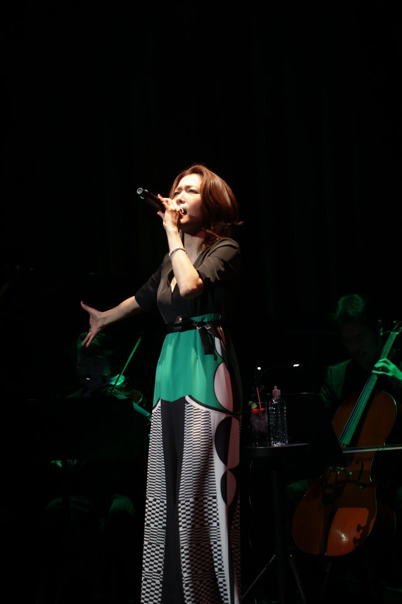 前進し続ける女優として−− 安蘭けい、芸能生活30周年記念アルバム