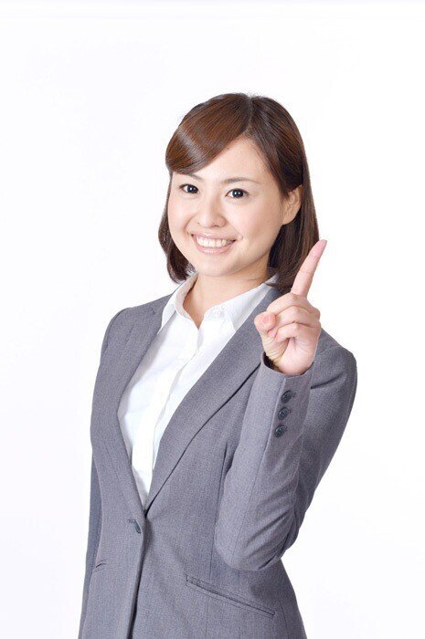 2021-10-13 ワンポイントアドバイスする日本の女性社員