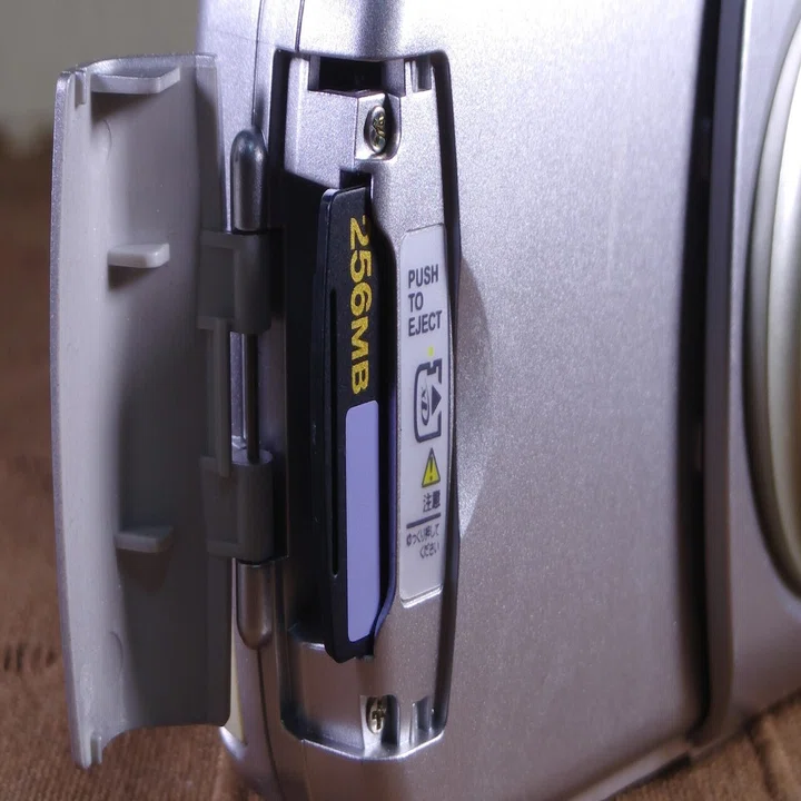 OLYMPUS CAMEDIA C-150で2000年にタイムトリップする｜夢望庵 / Mubou-an