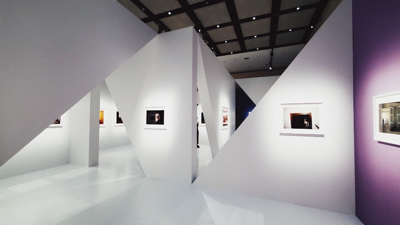 The Absurd and The Sublime ギイ ブルダン展」｜遠藤歩