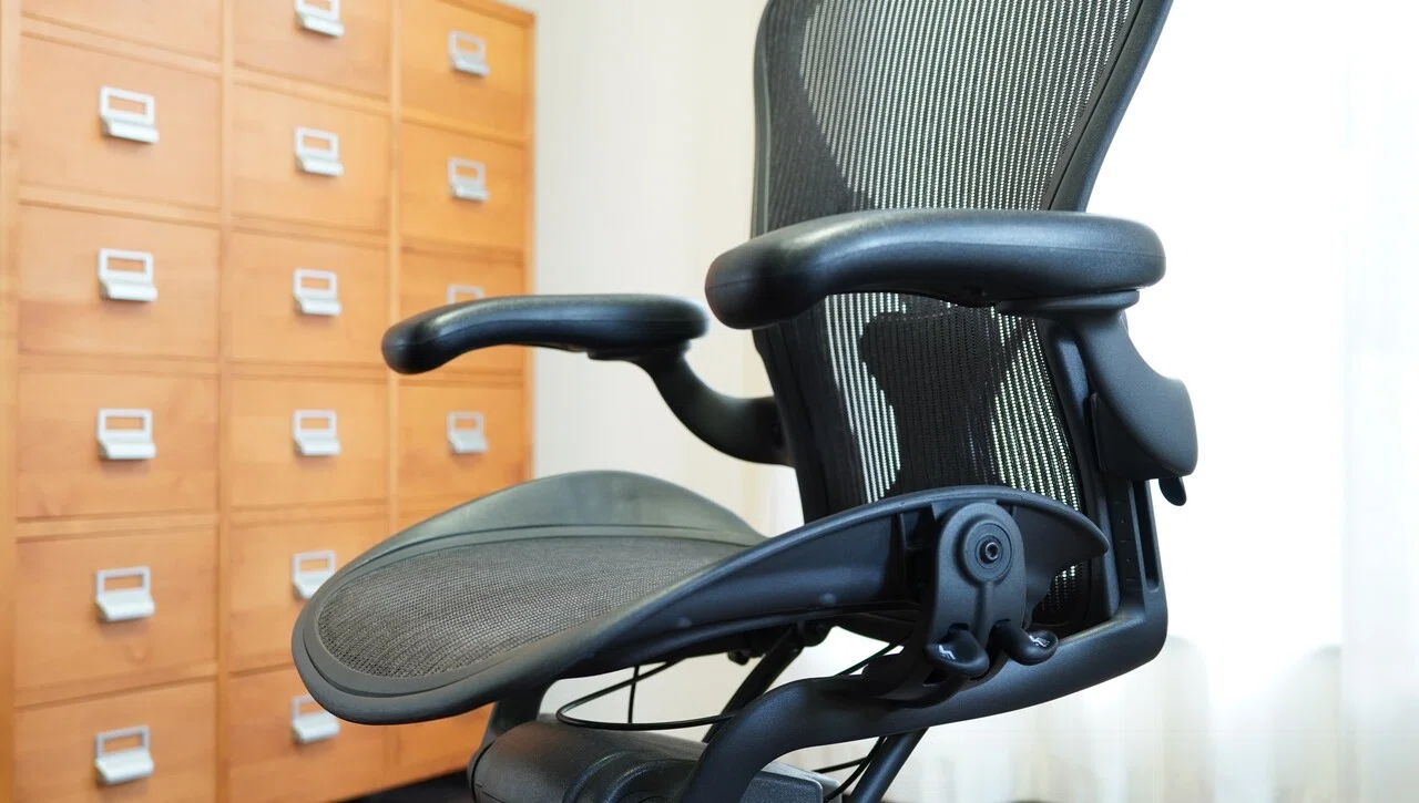 クラシックアーロンチェア HermanMiller 前傾チルトレバー欠品