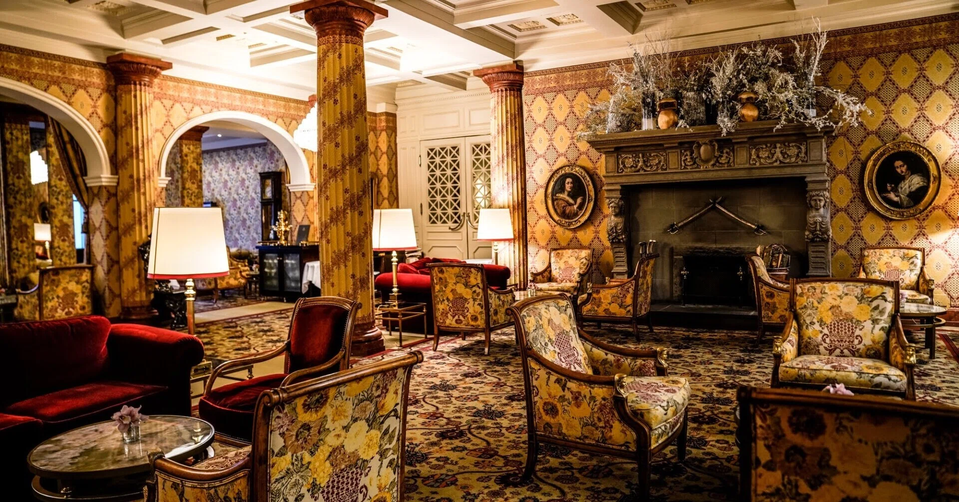 泊まることが旅になる” ホテル：Kulm Hotel St. Moritz｜おとな女子