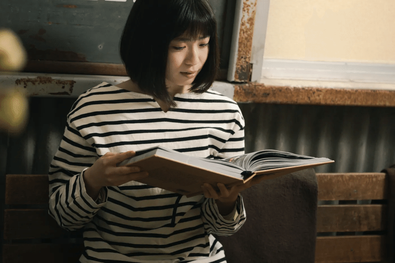 読書　女性