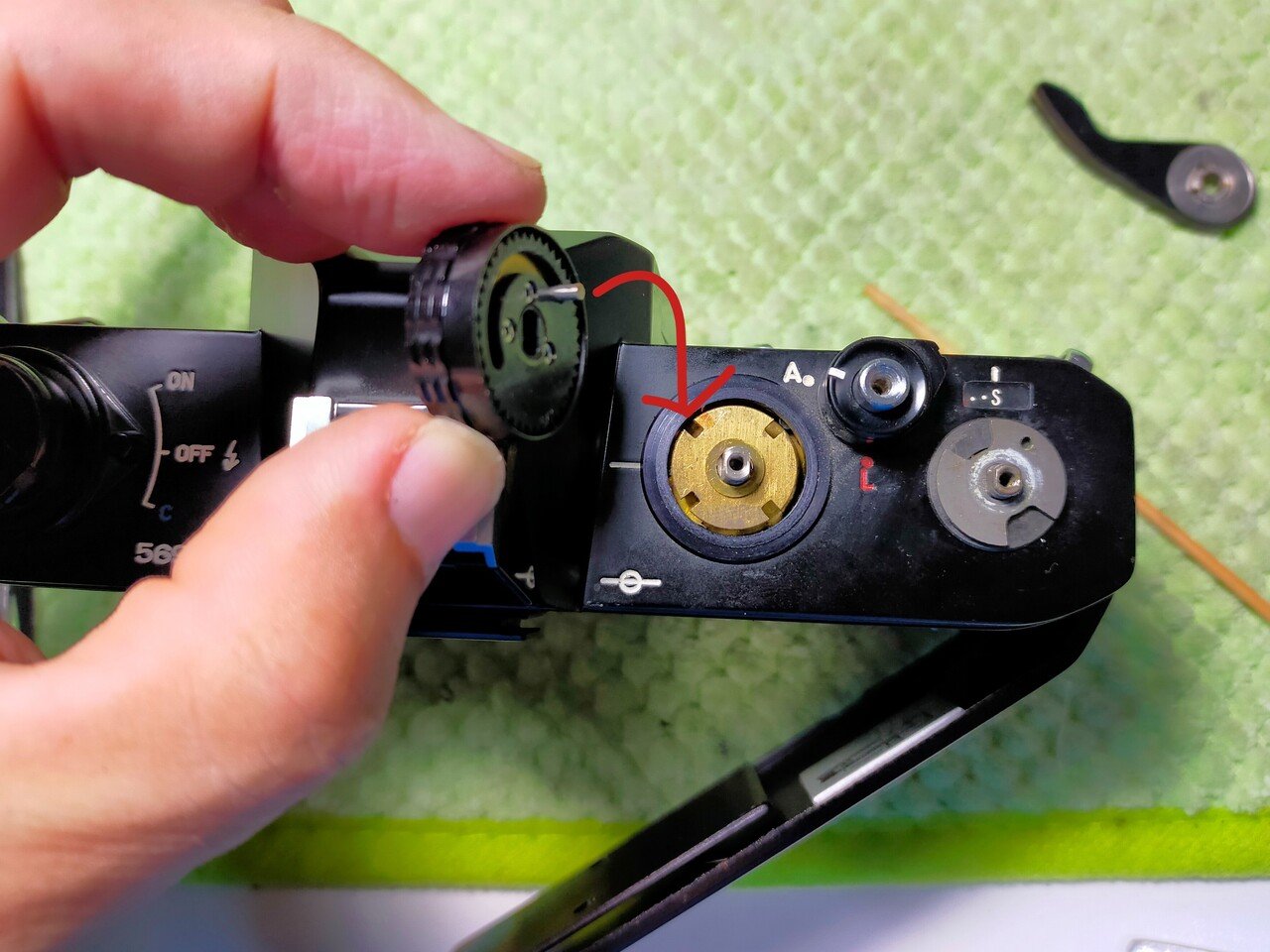 Canon FTbの分解｜フィルムカメラ修理のアクアカメラ