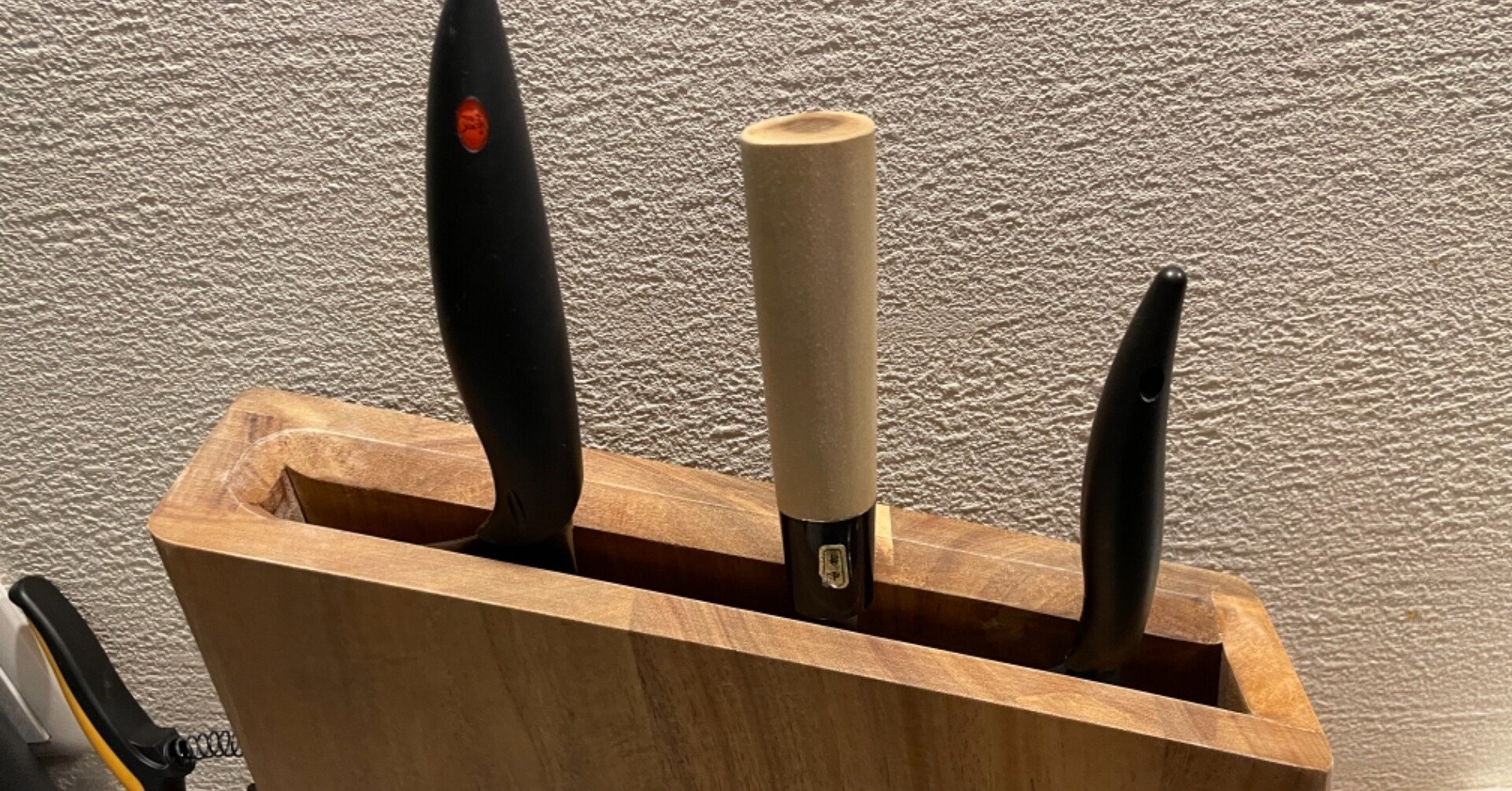 マグネット式の包丁ケースが便利｜Noriaki Kawanishi