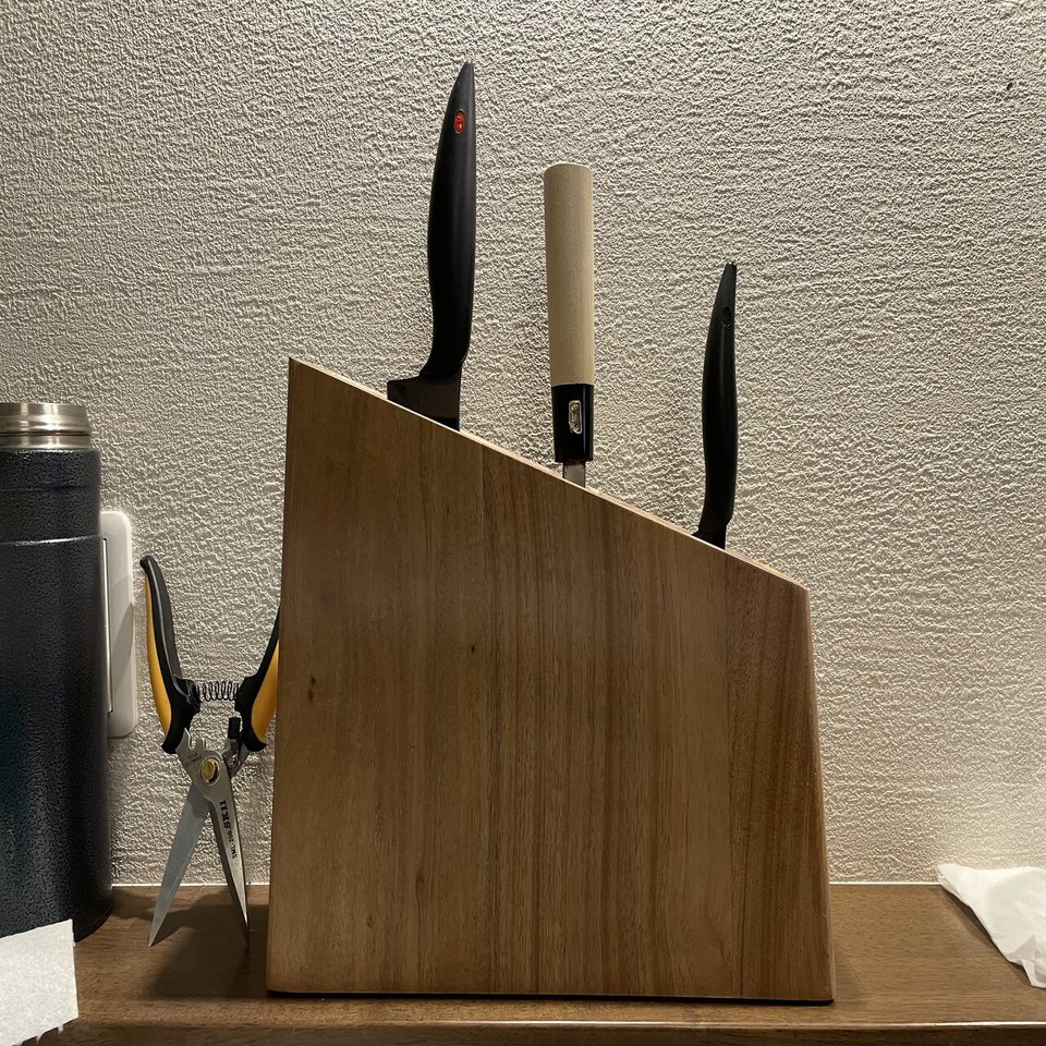 マグネット式の包丁ケースが便利｜Noriaki Kawanishi
