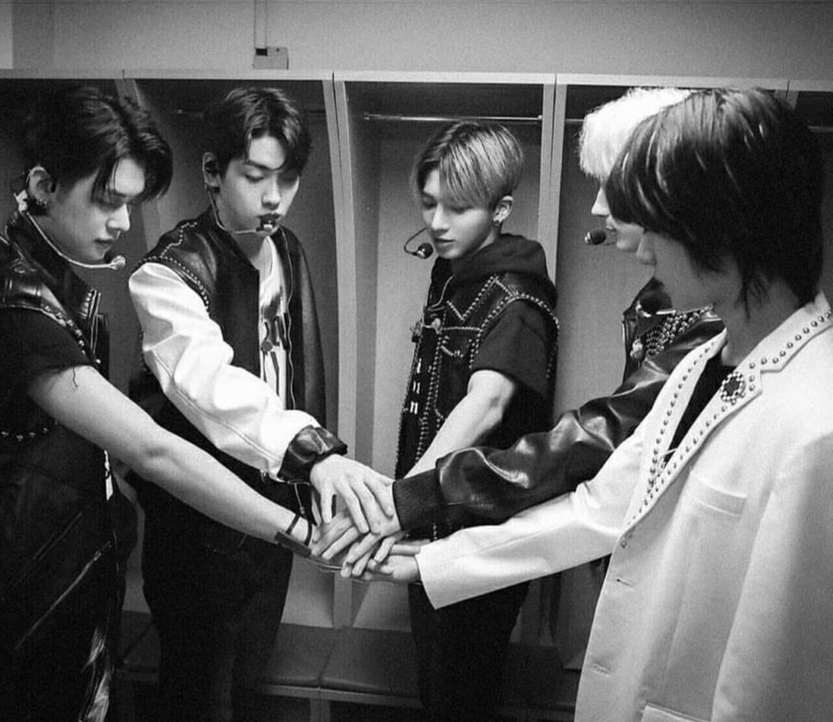 TXT ACT:TOMORROW ジップアップフーディ Lサイズ ※トレカなし TXT ACT:TOMORROW ジップアップフーディ Lサイズ ※トレカなし