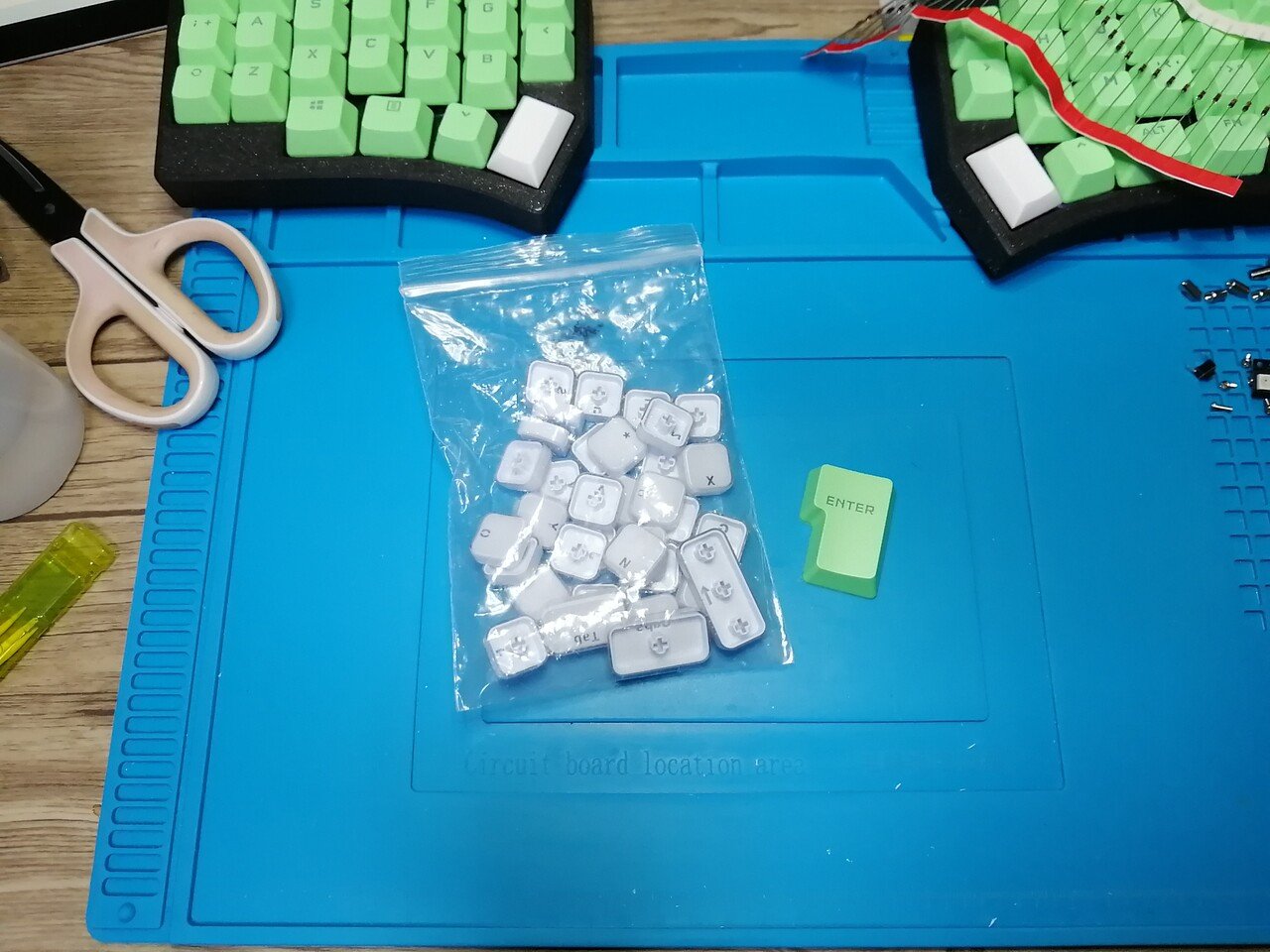 自作キーボードキット「Center x Enter」を組み立てました 自作キーボードキット「Center x Enter」を組み立てました