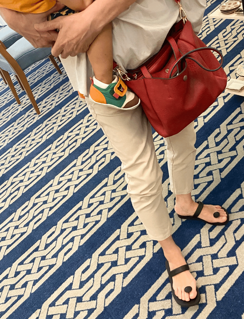 サンダルでママのおしゃれを楽しもう おすすめポイント３つ おしゃれでサステナブルなサンダル屋さん Gurus グルズ Note